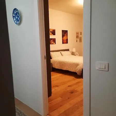 Casa Zeus アパート ミラッツォ